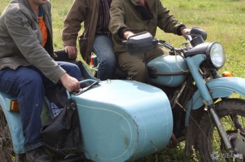 Кузбассовец из мести угнал соседский мотоцикл с деревянной "люлькой"