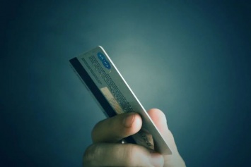 Эксперт рассказал россиянам о способе кражи средств с бесконтактных карт
