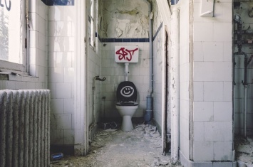 Суд на 90 дней лишил забайкальских школьников единственного туалета
