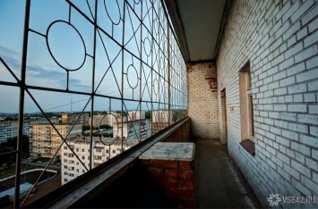 Пенсионерка из Кемерова оказалась в плену балкона