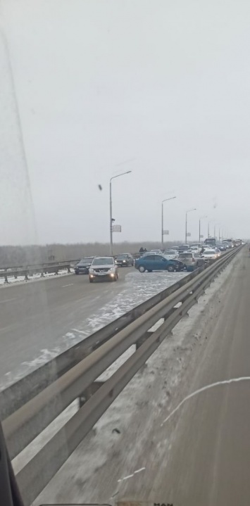 Авария на Новом мосту парализовала движение в сторону Барнаула
