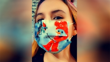 В Барнауле начали продавать медицинские маски с новогодним принтом