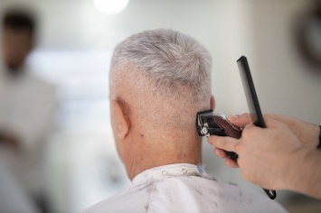 Поход к парикмахеру спас пожилого англичанина от смертельной болезни
