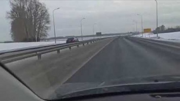 Лихач ошарашил водителей на кузбасской магистрали