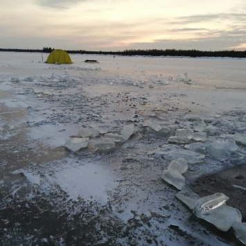 В Югре спасатели обнаружили тело 5-месячного ребенка, который провалился под лед на реке Ляпин