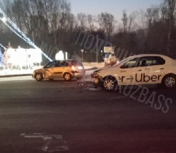 ДТП с такси произошло на кольце в Кемерове