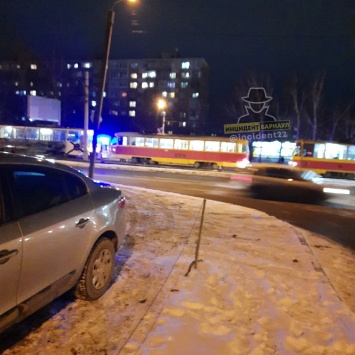 В Барнауле трамвай наехал на лежащего на путях пешехода