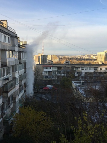 Порыв отопления в Симферополе: пар поднялся на несколько этажей, - очевидцы (ФОТО)