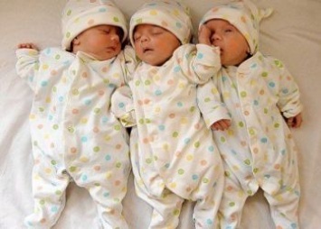 В начала года в пяти амурских семьях родились тройняшки