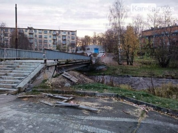 В мэрии рассказали, что происходит со злополучным пешеходным мостом около стадиона "Спартак"