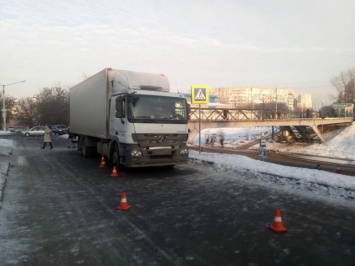 Женщина погибла под колесами грузовика на "зебре" в Новокузнецке