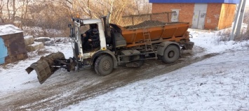 Коммунальщики ликвидировали опасную ледяную горку в Прокопьевске