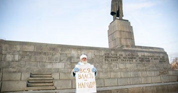 В Екатеринбурге задержали Деда Мороза-пикетчика