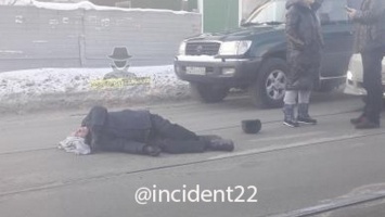 Минивэн сбил пешехода в Барнауле