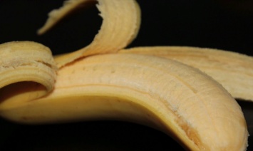 Диетолог советует для похудения и лучшего сна есть банановую кожуру