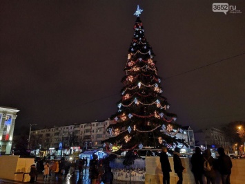 Главную новогоднюю елку Симферополя откроют 19 декабря: что готовят?