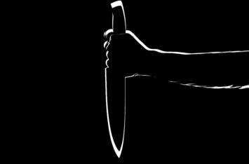 Рецидивист угрожал ножом пенсионеру у лицея в Белове