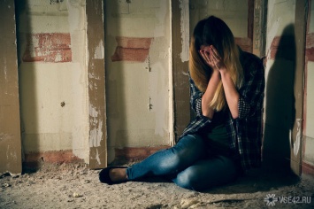 16-летняя кемеровчанка обвинила отчима в изнасилованиях и разврате
