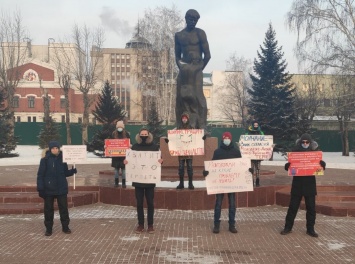 Барнаульские комсомольцы провели серию пикетов против повышения цен на проезд