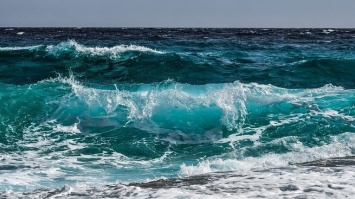 Спасатели вытащили из моря закалявшуюся 16-летнюю жительницу Сочи