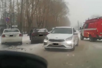 Такси столкнулось с иномаркой в Кемерове