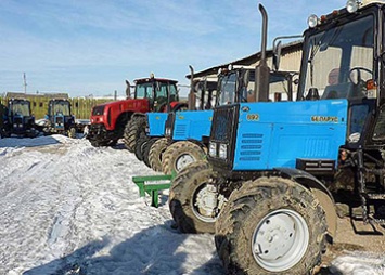 У крупной сельхозфирмы Приамурья арестовали 17 спецмашин