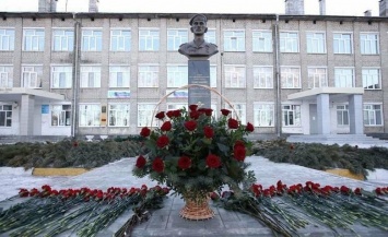 Памятник Герою России Дмитрию Кожемякину открыт в День героев Отечества в Ульяновске