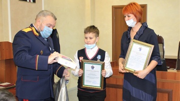 В Алтайском крае наградили школьников, которые помогли задержать преступников