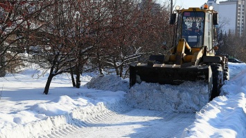 В выходные барнаульские дорожники вывезли почти 15,5 тысяч кубометров снега