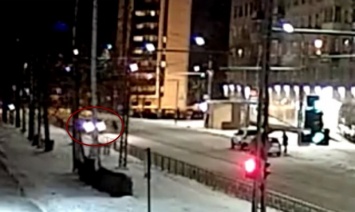 В Петрозаводске пешеход бегал по дороге и кидался под машины