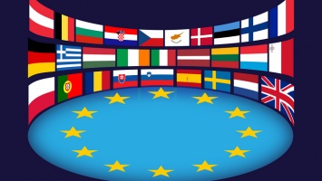 Максимально жесткие ограничения вводят в Европе из-за COVID-19