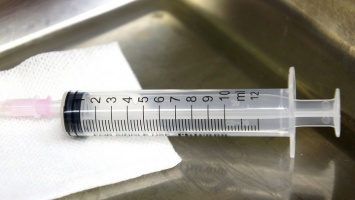 ВОЗ назвала вакцинацию недостаточной для победы над COVID-19