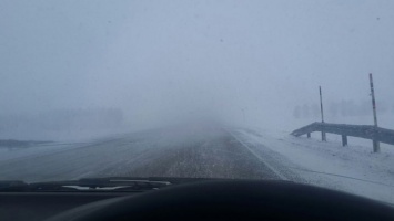 Накат на дорогах и ухудшение погоды: алтайских водителей просят быть острожными