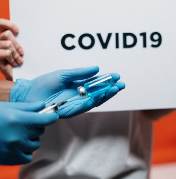 "Прививаться не следует": Попова рассказала о ненужности вакцинации от COVID-19 для отдельной категорий граждан