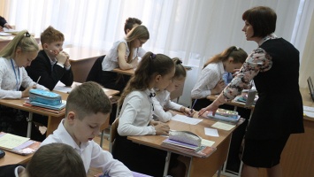 Алтайские учителя пожаловались на снижение зарплат, но нарушений не нашли