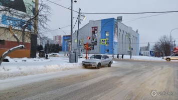 "Король парковки" перегородил проезд в центре Кемерова