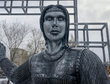 Власти Нововоронежа испугались мировой славы после открытия статуи Аленки