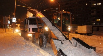 Снегоуборочная техника Барнаула работает в усиленном режиме