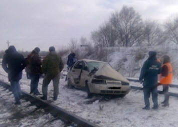 В Амурской области автомобиль врезался в локомотив