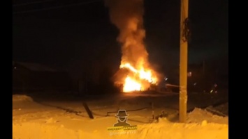 Сильный пожар тушили в Барнауле вечером 27 декабря