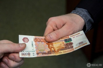 Врачи рассказали россиянам о способе убить коронавирус на деньгах