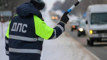 Сотрудники ДПС помогли жительнице Барнаула в лютые морозы
