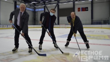 Алтайский министр сыграл в хоккей с главой Рубцовска