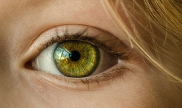 Британские специалисты назвали "глазные" симптомы рака легких