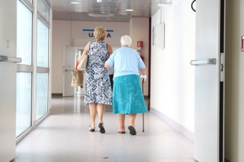 Восемь пенсионеров по ошибке получили пятикратную дозу вакцины в Германии