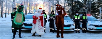 Автоинспекторы Белгорода и фонд «Поколения» поздравили с Новым годом пациентов детской облбольницы