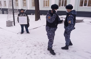 Петрозаводчанин вышел на одиночный пикет против пыток в иркутской колонии