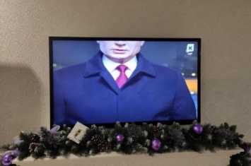 Калининградский телеканал объяснил обрезанную картинку новогоднего поздравления Путина