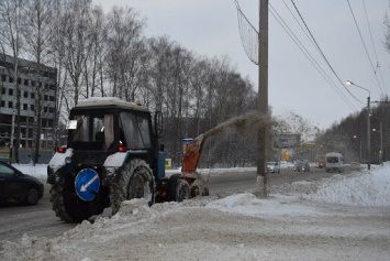 В Ульяновске убирали снег ночью 97 машин
