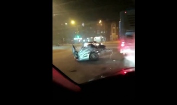 Машина разорвалась на части в ДТП в Новокузнецке